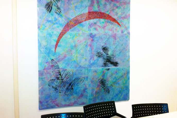 Foto eines Gemäldes, aufgehängt an der Wand eines Sitzungszimmers